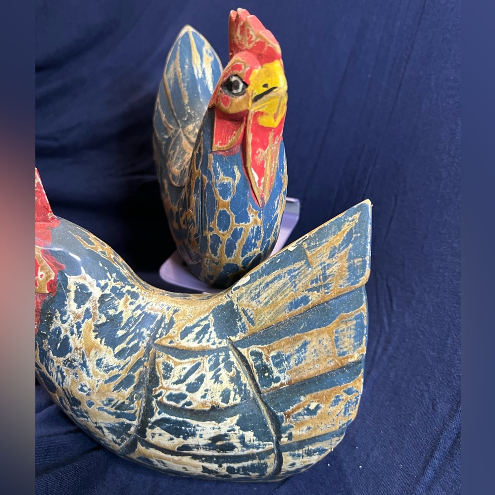 Pair of Vintage Hand Carved and Hand Painted Folk Art Roosters - Picture 5 of 16